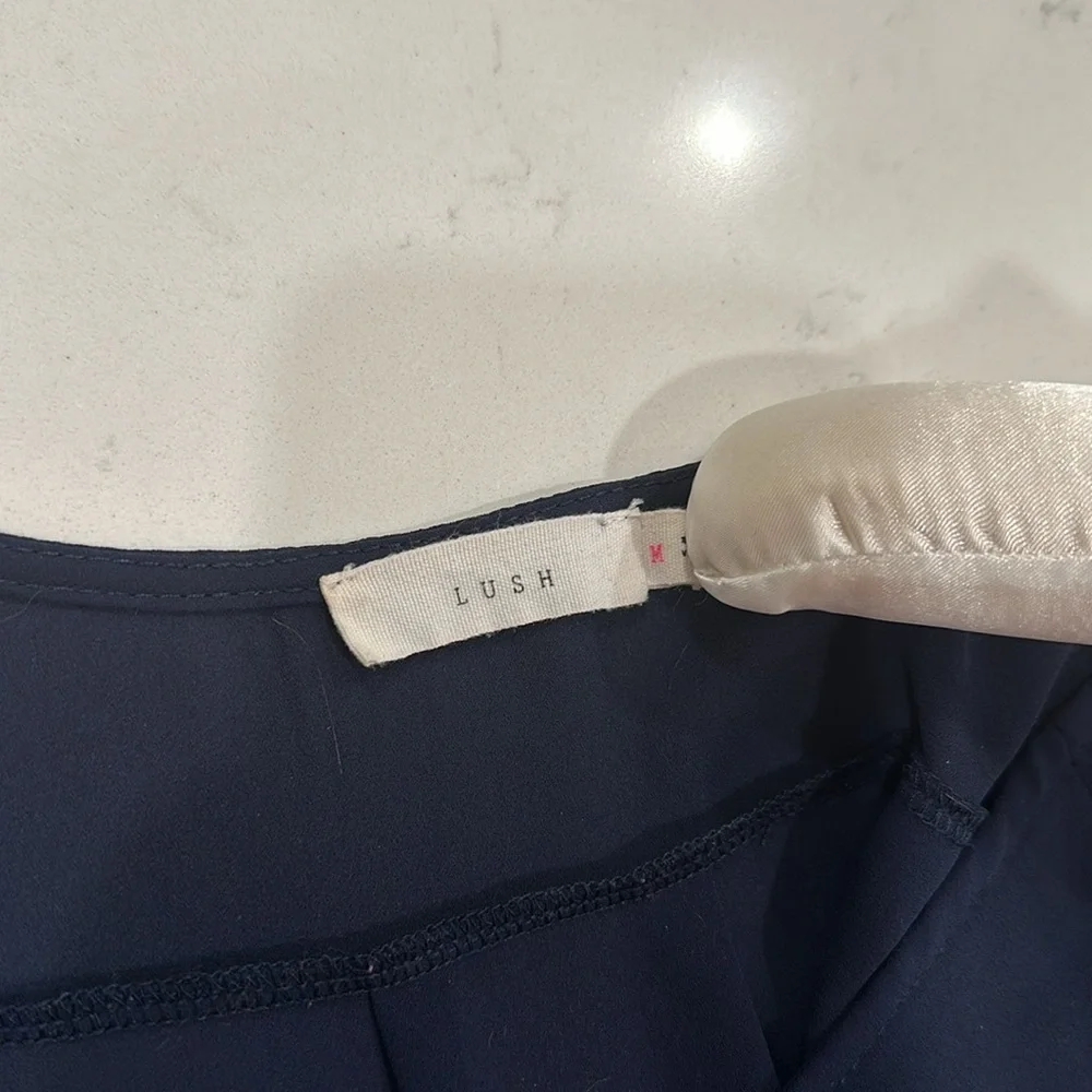 Lush 3/4 length sleeve top - Picture 3 of 3